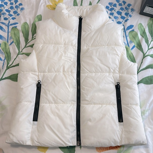 Joe Fresh Puffer Vest - Picture 1 of 2